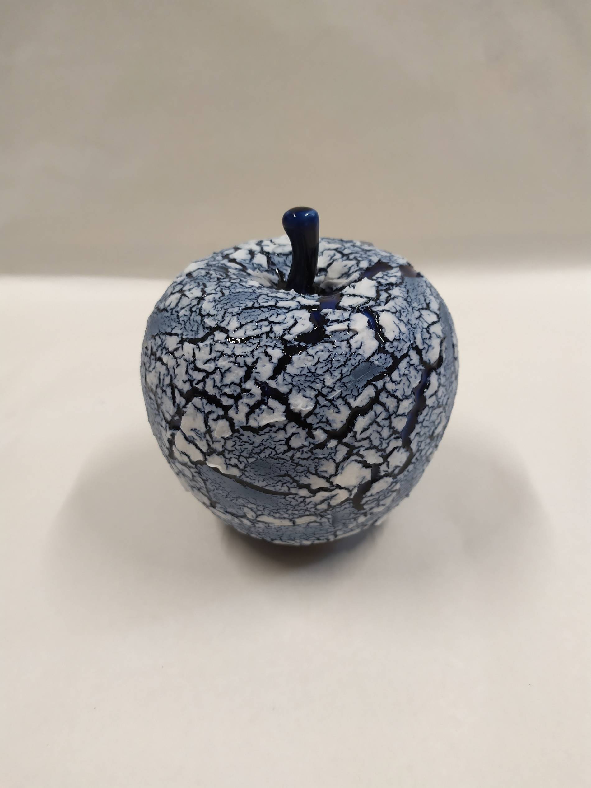 Jean-Louis Puivif - Pomme craquelée en porcelaine de Limoges